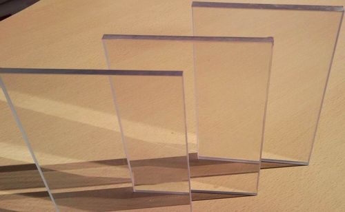 Что такое поликарбонатное стекло?